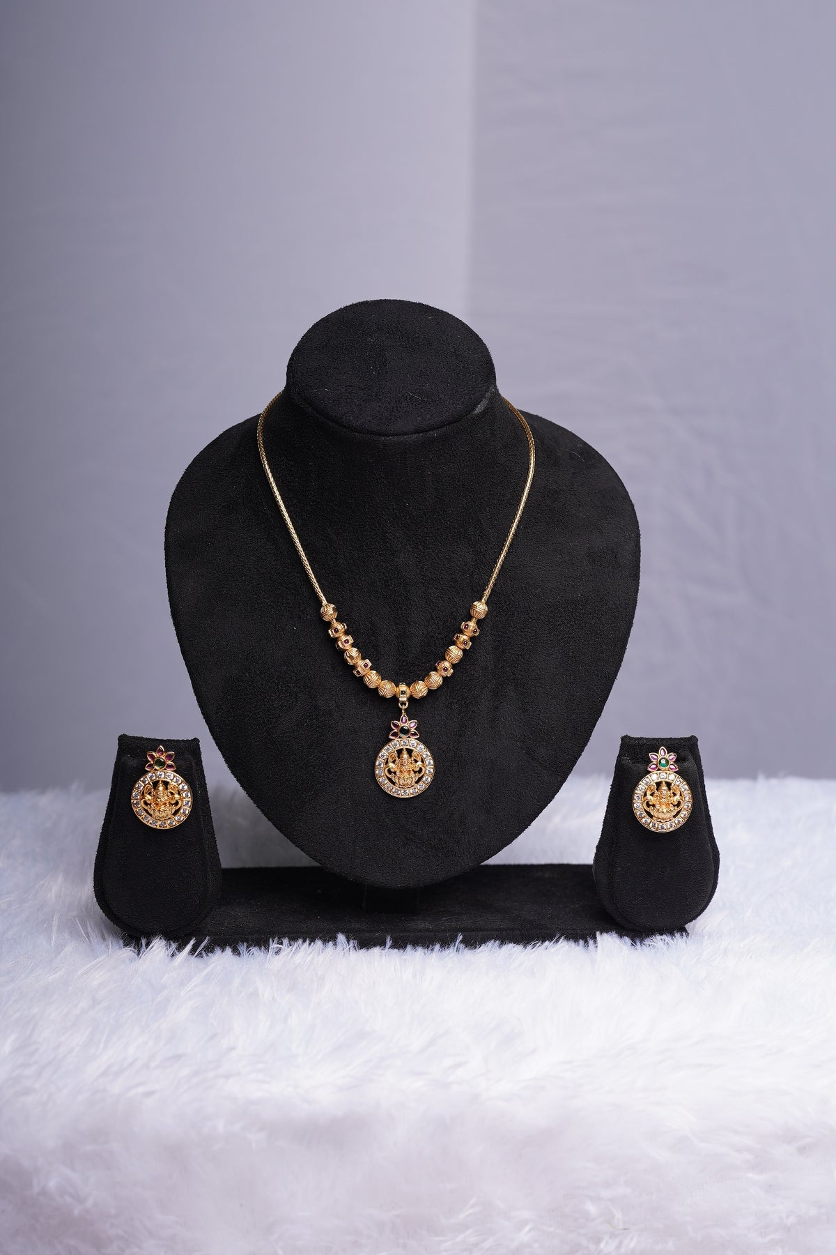Laxmi Pendant Set