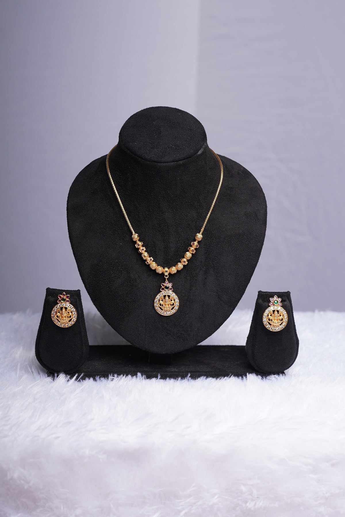 Laxmi Pendant Set