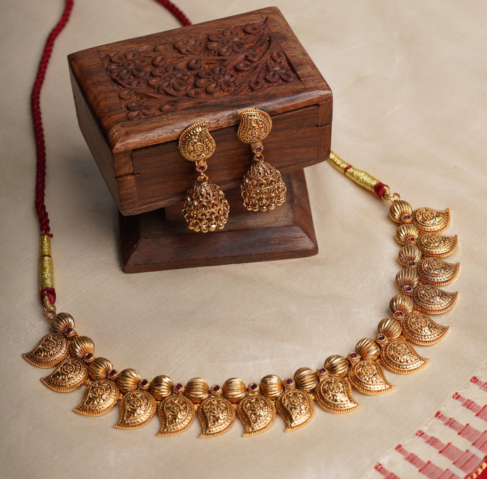 Korini Necklace Set