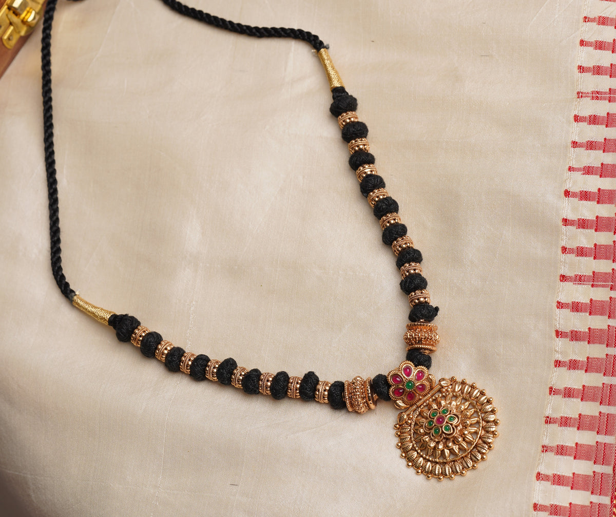 Black Thread Pendant Set
