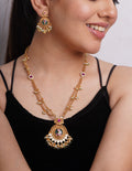 Pendant Set with Kundan Detailing