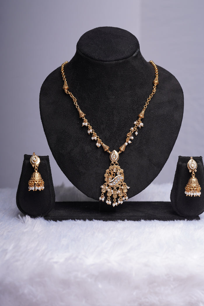 Kundan Pendant Set
