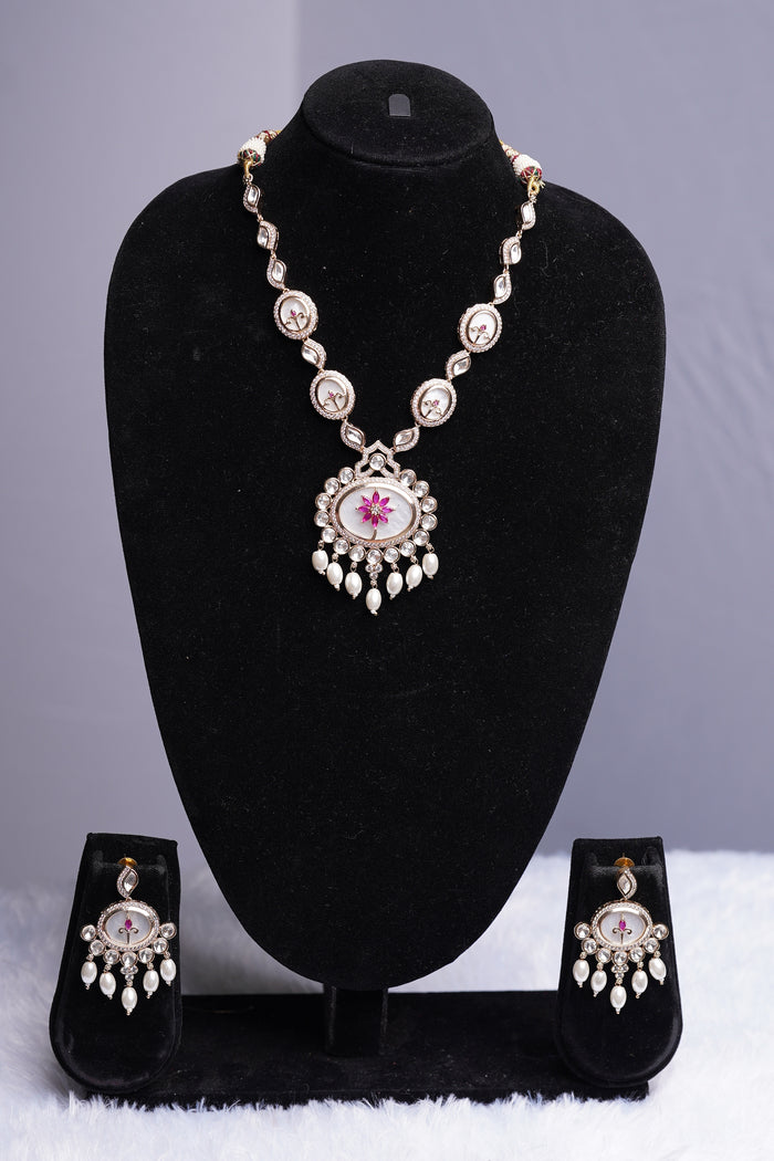 MOP Kundan Pendant Set