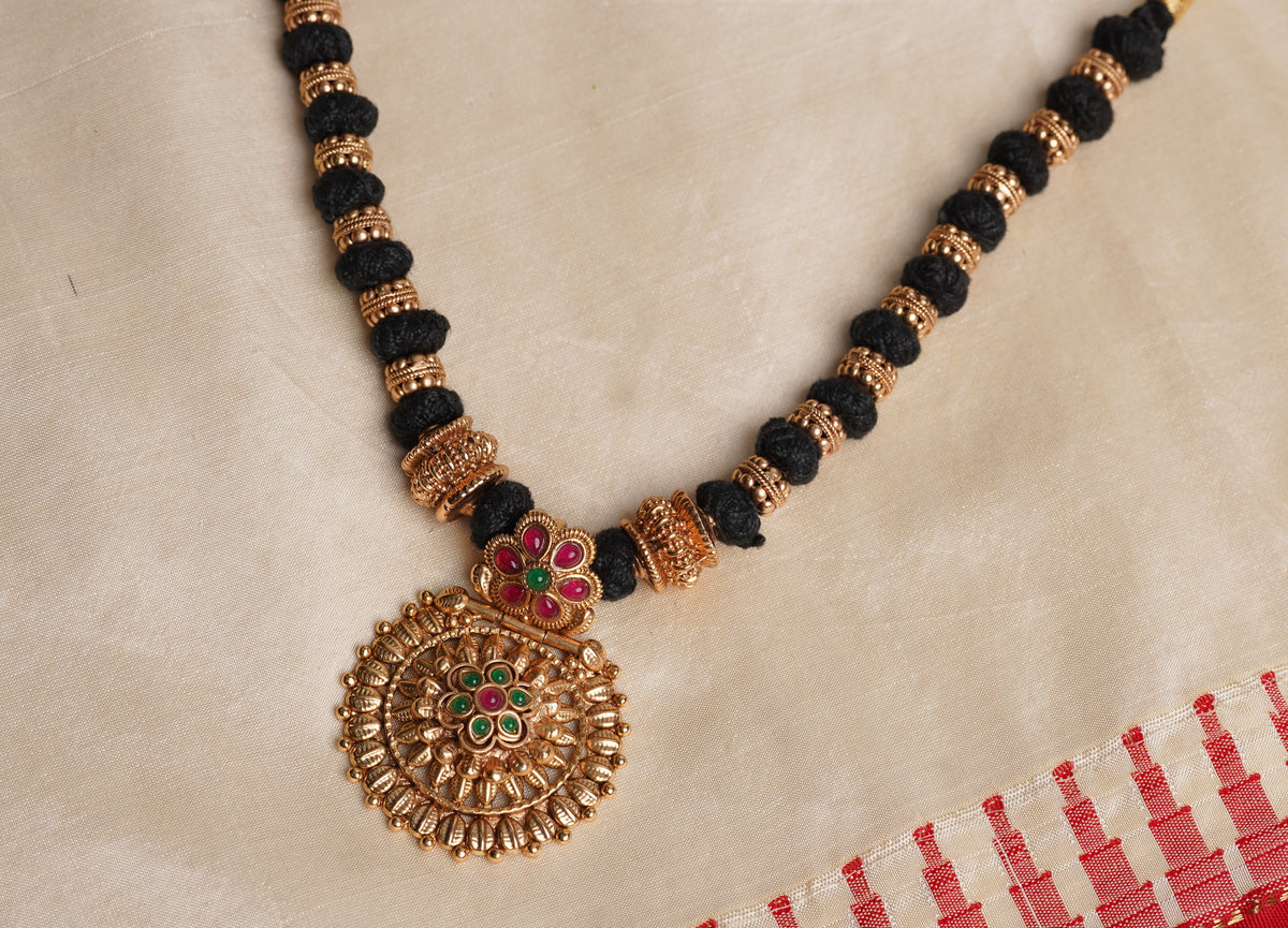 Black Thread Pendant Set