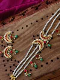 Pearl Chaand Choker With Paachi Kundan Hangings